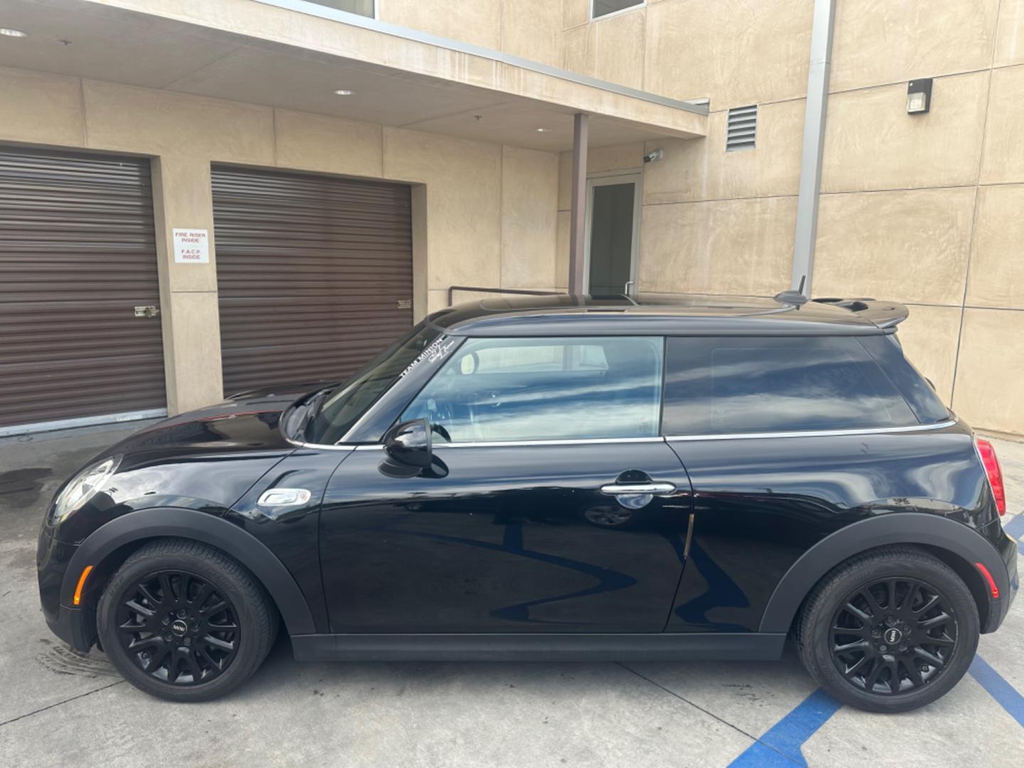 2016 Black /Black Mini Cooper (WMWXP7C56G2) with an 2.0 Turbo engine, Automatic transmission, located at 30 S. Berkeley Avenue, Pasadena, CA, 91107, (626) 248-7567, 34.145447, -118.109398 - Navigation! Moon-roof! Leather! Low Miles! - Photo#2